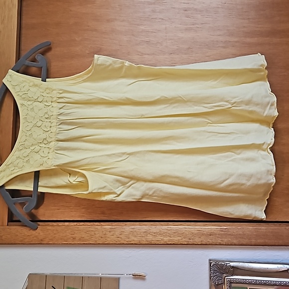 Gap tank sz medium - Picture 6 of 7